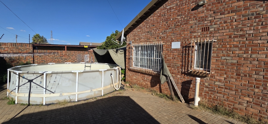 3 Bedroom Property for Sale in Beaconsfield Northern Cape